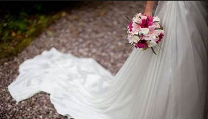 هذا شجع الغني أن يطلب يد ابنة الرجل في مقابل أن يسقط عنه جميع هذه الديون… الحسناء والعجوز المخادع